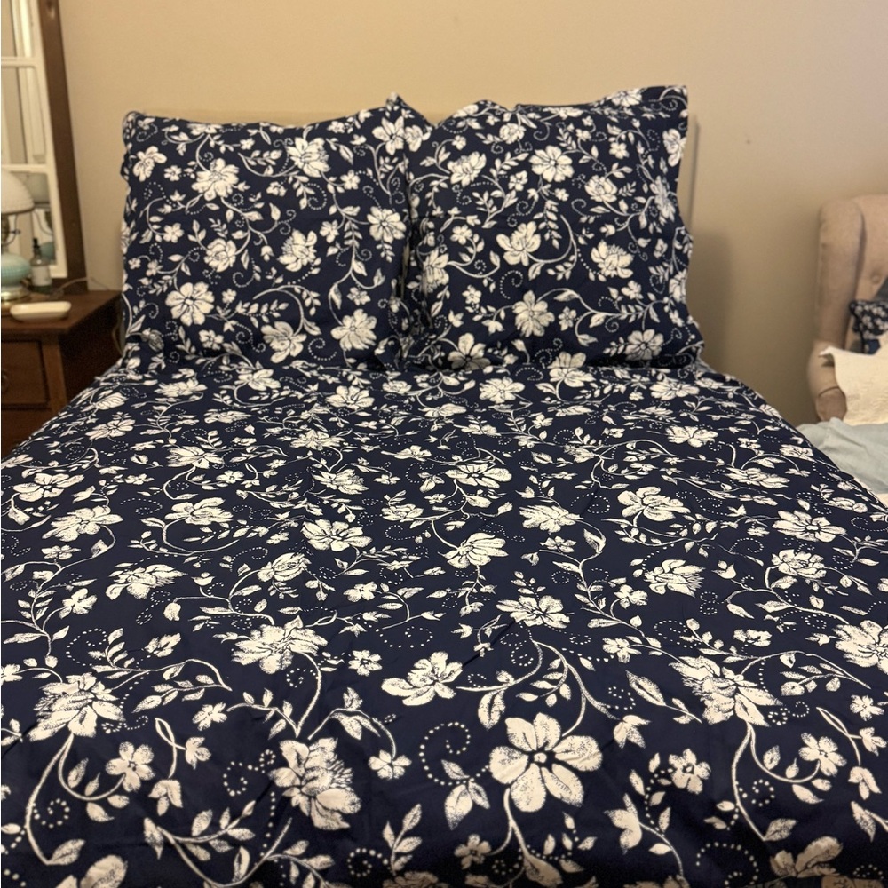 Pottery Barn Blue and White Floral Duvet Cover